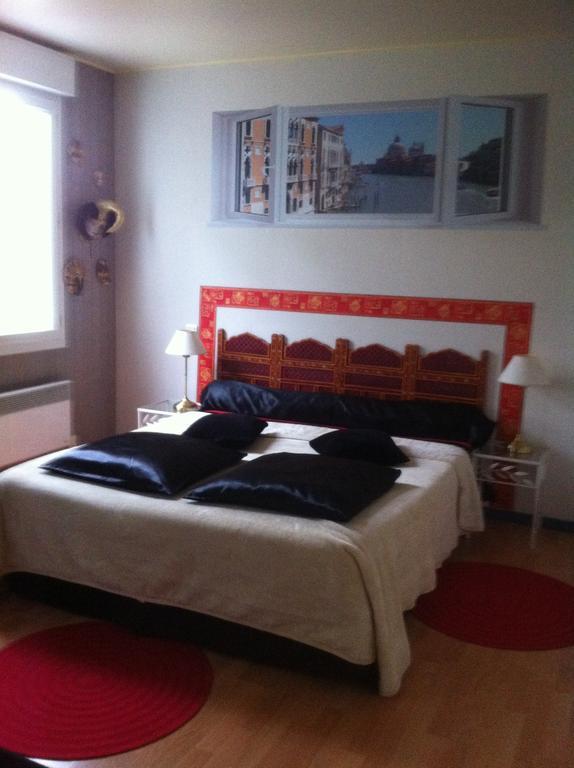 Saint-Denis-de-Pile Chambre D'Hotes Dyrslot מראה חיצוני תמונה