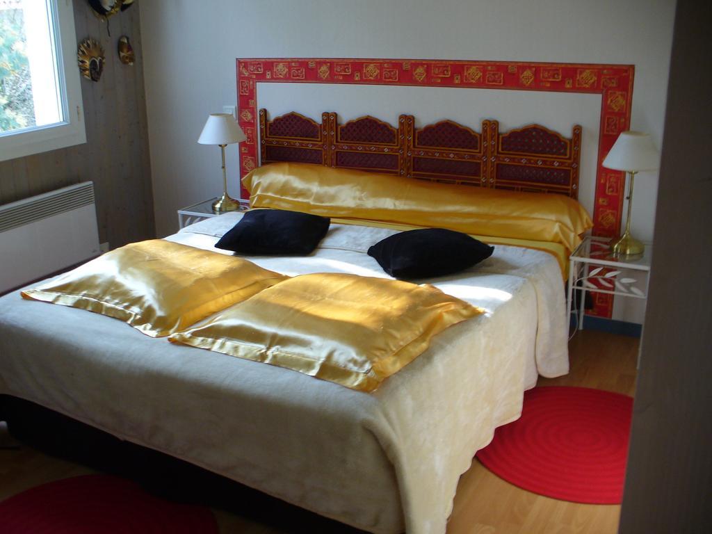 Saint-Denis-de-Pile Chambre D'Hotes Dyrslot מראה חיצוני תמונה